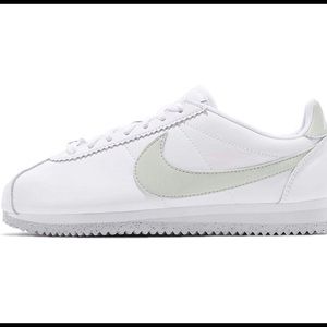 Wmns Classic Cortex FlyLeather Sneaker